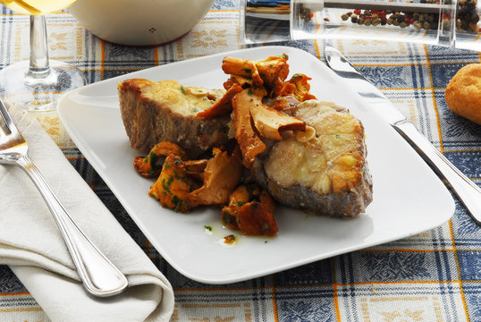 Pescado con hongos