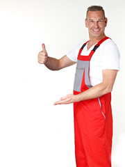 Motor mechanic presenting copyspace and shows thumb up