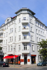 Obraz premium Odnowiony stary budynek