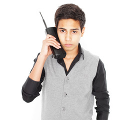 junger Mann mit MOBILTELEFON