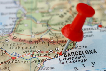 Obraz premium Pushpin on the map - Barcelona, Spain