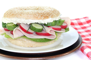 Bagel mit Putenbrust