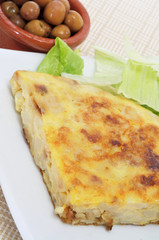 tortilla de patatas y aceitunas