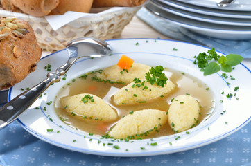 Herzhafte Grießnockerlsuppe