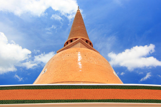 Phra Pathom Pagoda in Nakhon Pathom, Thailand.