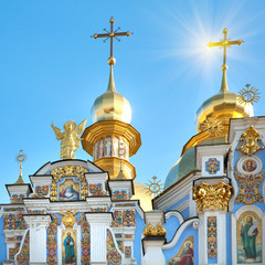 Fototapeta na wymiar Kyiv Mykhailiv'skyj Sobor mith sun in sky