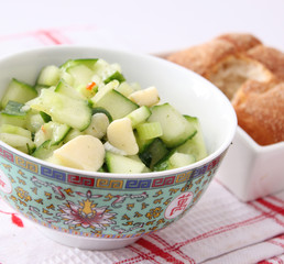 Gurkensalat mit Käse