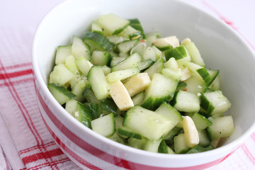 Gurkensalat mit Käse