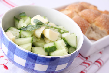 Gurkensalat mit Käse