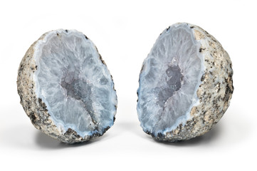 Crystal geode divided in two parts - obrazy, fototapety, plakaty