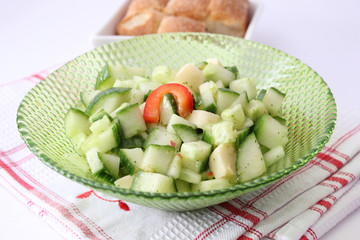 Gurkensalat mit Käse