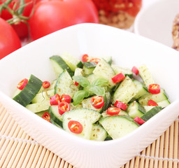 Gurkensalat mit Chilis