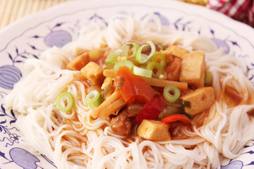 Nudeln mit Tofu