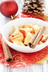Kompott mit Apfel und Zimt