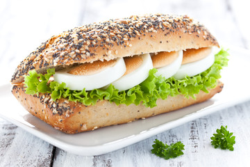 frisches Baguette mit Ei