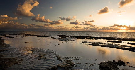 Fototapeta na wymiar Dramatic sunrise over Atlantic Ocean off Florida coast, by Miami