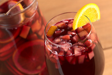 Refreshing red wine punch called sangria with fresh fruits - obrazy, fototapety, plakaty