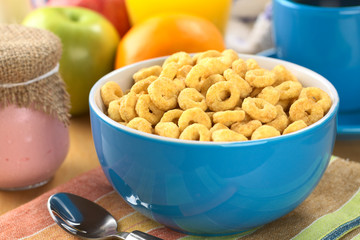 A bowl full of honey flavored cereal loops
