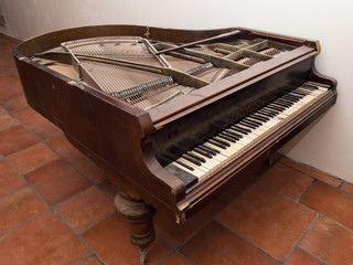 Stary fortepian