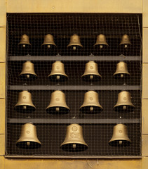 Glocken in verschiedenener Groeße bilden ein Glockenspiel