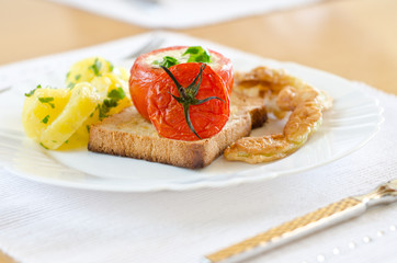 toast with fresh vegetables