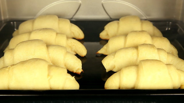 Crescent Rolls Baking - Timelapse