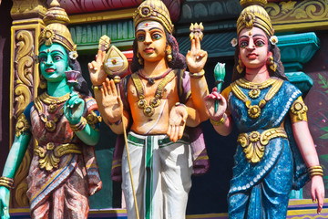 statues colorées, temple indien, île de la Réunion - obrazy, fototapety, plakaty