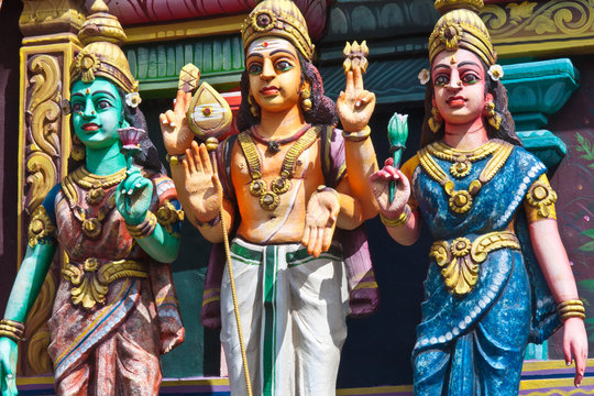 statues color&eacute;es, temple indien, &icirc;le de la R&eacute;union