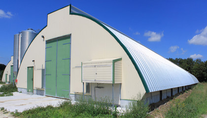 hangar pour élevage de poulets