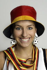 Frau im Deutschlandoutfit