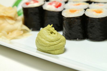 Sushi mit Wasabi Creme