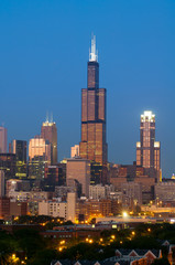 Fototapeta na wymiar Chicago skyline o zmierzchu.