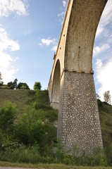 Fototapeta na wymiar Stary wiadukt