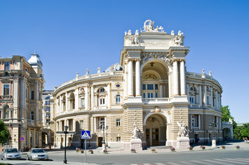 Fototapeta na wymiar Teatr operowy jest w mieście Odessa