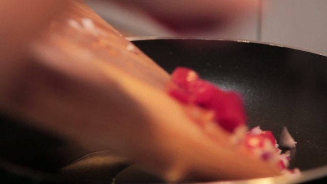 Tomaten und Zwiebeln d&uuml;nsten