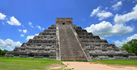 Obraz na płótnie Canvas Piramida Chichen Itza, cud świata, Meksyk