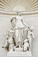 Trieste, Piazza Unit&agrave; d'Italia. Palazzo della giunta. Statue