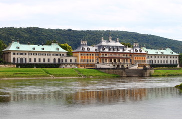 Fototapeta na wymiar Pillnitz castle