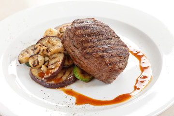 Grilled steak with vegetables
