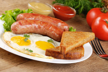 Fried eggs with sausages