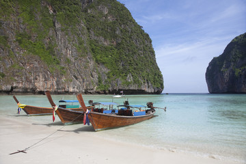 Fototapeta na wymiar Boats on the Beach Maya Bay, Phi-Phi Le, Thailand