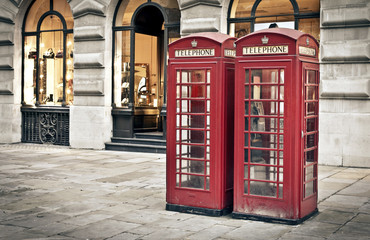 Fototapeta na wymiar Budka telefoniczna w Londynie