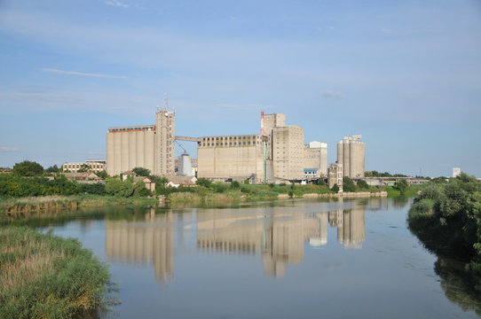 city ​​on the river