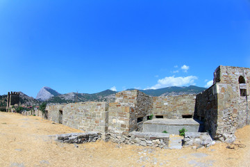 Fototapeta na wymiar ruins to towers in Sudak