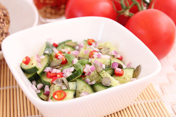 Gurkensalat mit Chili