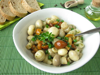 Pilzsalat mit Champignons und Stockschwämmchen