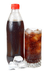 water with ice in glass