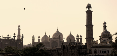 Fototapeta na wymiar Skyline of ancient arabic city Lahore at dusk in Pakistan.