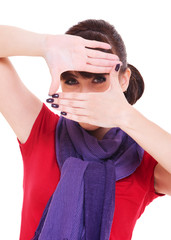 woman making a frame with fingers