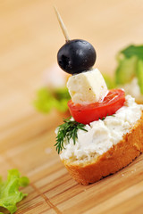 sandwich of toasted bread